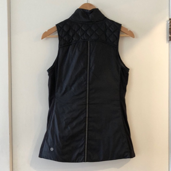 Size 4 Lululemon Reversible Vest - Picture 2 of 4